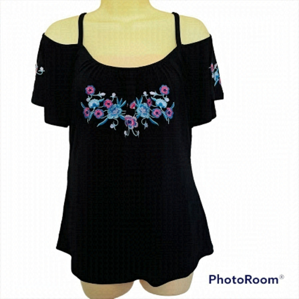 Black Cold -Shoulder Floral Scoop Neck Tee. Size Medium